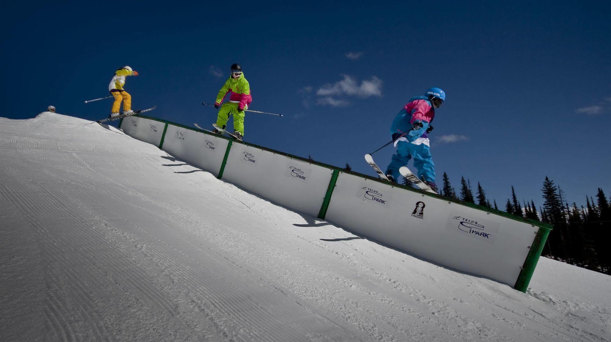 Stonebridge Lodge Big White エクステリア 写真
