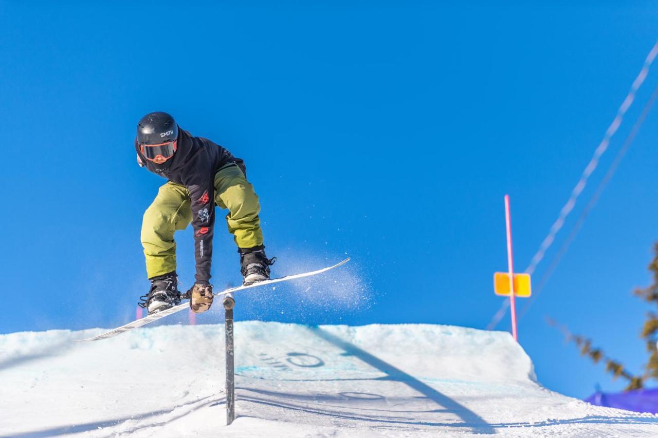 Stonebridge Lodge Big White エクステリア 写真