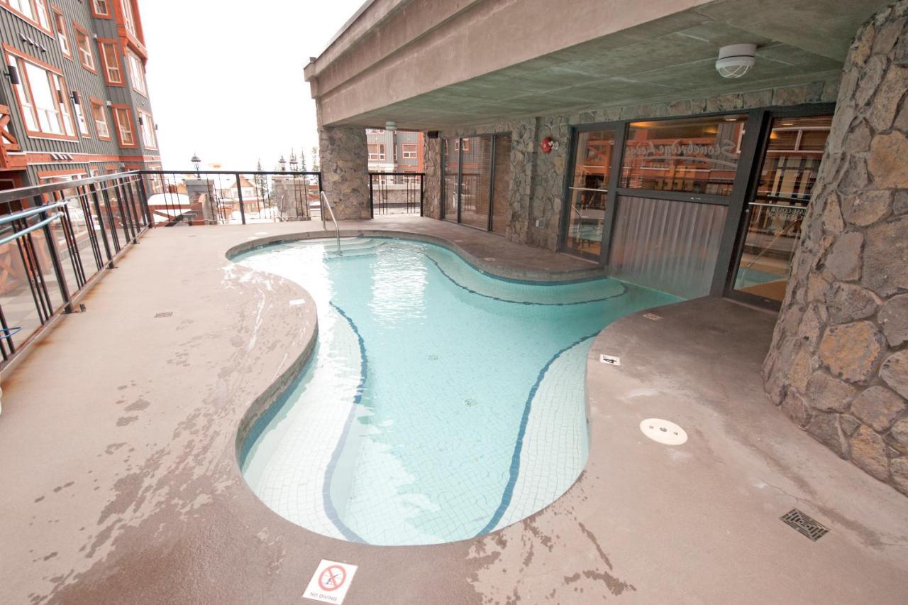 Stonebridge Lodge Big White エクステリア 写真